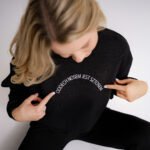Ubrania dla logopedów - Bluza czarna z haftem